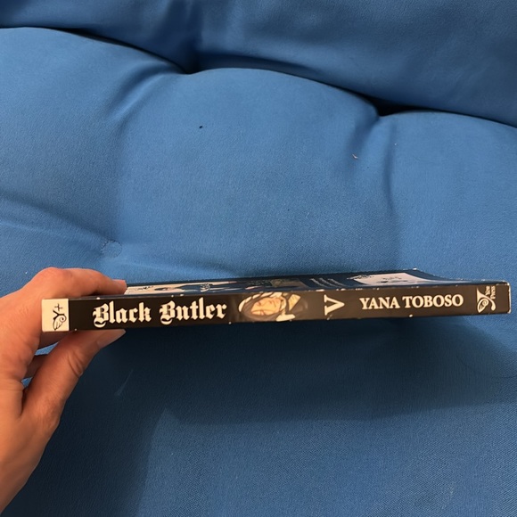 Black Butler Comic Volume 5 By Yana Toboso Rated For Older Teens - Picture 3 of 4